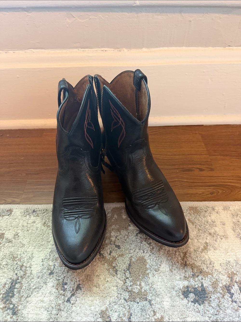 Women’s Ariat Black Leather Western Boots - Classic Cowboy Style